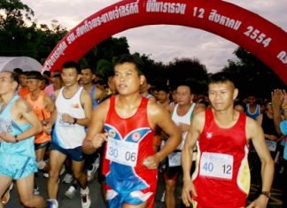 More than 3,000 people turn out in Sattahip to walk and run for HM Queen Sirikit’s birthday.